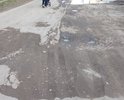 Дорога в ямах. Нет освещения Нет пешеходной дороги. Рядом находится СК Молодежный, ходит много детей