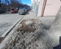 Аварийный участок дороги при выезде из двора