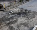 Во дворе несколько лет не производится ремонт дорожного покрытия, после зимы ситуация стала еще хуже.