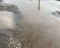 Поселок большой. Дорога на поселке была сделана 40 лет назад. За это время, она ни разу не ремонтировалась. Дорога - это только название, её просто нет, это просто грунтовка, которая после дождя превращается в черную жижу. Пешком по ней передвигаться проблематично, на машине - ещё тот экстрим. Просим помочь решить проблему с дорогой.