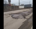 Здравствуйте !
Помогите пожалуйста обратить на эту дорогу внимание , дорога очень в плохом состоянии , ямы в лужах пол колеса легкового автомобиля может провалится , вся неровная местами есть заплатки конечно но они выше самой дороги и машина подпрыгивает как на лошади едешь , все едут по всей дороге объезжают эти ямы , как будто честно говоря танки проехали или от взрывов ямы !