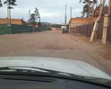 Трактовая улица в мкр Трактовом является сквозной и выходит в мкр Сосновый. Новостройки. Необходима срочная отсыпка. Грязь непролазная. Знаков нет. Новостройки. В 2020 году Администрация прогрейдировала немного и немного отсыпала. Двигаться после дождей невозможно. Жители жалуются постоянно. Проехать можно только зимой или в засуху. Рекомендую обратить внимание на вот это:

Кроме того в 25 км расположен Черемшанский кварцит в настоящее время прокуратура провела проверку совместно с Бурприроднадзором и там было выявлено образование отходов от производства Кремния, в случае отсутствия угрозы здоровью при экспертизе грунта в карьере его можно использовать для отсыпки дороги. Так как Бурприроднадзор потребует устранить насыпи незаконного образования полигона отходов карьера и его необходимо будет куда то складировать. Прошу передать в РИК ОНФ Бурятии. Письмо составлено в Минтранс РБ об этом. Но дополнительно прошу ОНФ проконтролировать.