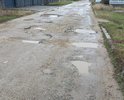Автомобильная дорога находится в аварийном состоянии, имеет большие ямы и деформацию асфальтового покрытия (наступила ситуация, что ямы уже негде объезжать), что нарушает требования безопасности дорожного движения при движении автотранспорта и пешеходов и может привести к травмированию людей.
Дорога по ул. Чкалова была построена в 80-е года прошлого столетия и с того времени никакой ремонт не производился кроме частичного- замены асфальтового покрытия на выезде на ул. Аллея Дружбы.
На аварийном участке находится около 20 домовладений и детский санаторий Морской в котором часто отдыхают дети с ДЦП и ограниченными возможностями в движении. И вот по этим ямам в 1,5 метра шириной и глубиной 10 сантиметров родители вынуждены таскать коляски со своими детьми. Что создаёт негативное отношение людей к отдыху в Крыму.
На протяжении более 200 метров дорожное полотно и бордюрный камень приведено в полное несоответствие всех руководящих документов, законодательных актов и ГОСТов РФ. Все должностные  лица которые обязаны контролировать качества дорог и безопасность дорожного движения не выполняют свои обязанности, тем самым нарушают законы РФ.