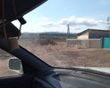 Переулок трактовый. Грунт накатанный стихийно. Не делался никогда. После дождей грязь. Необходима отсыпка отсевом из каменной крошки. В конце переулка необходимо сделать разворот для мусоровозов и служебной техники. Проходит сквозь лесные насаждения. Дома ИЖС Новостройки. Выходит на трактовую Улицу и к магазинам на региональной трассе.