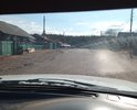 Улица Сосновая имеет выкрошенный асфальт примерно 5 метров длинной и половину проезжей части. Требует ямочный ремонт. Нет водостоков. По срочности не требует срочного вмешательства.