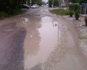 За последние 10 лет участок улицы Запорожская, примыкающий к перекрестку с улицей Школьная ни разу не ремонтировался и на этом участке не производился даже ямочный ремонт. Жильцы неоднократно засыпали ямы щебнем, но быстро разносится машинами. После дождя многие машины разворачиваются и едут в объезд, так непонятно какой глубины это маленькое озеро и где там ямы. Обращение на горячую линию и в администрацию Славянского городского самоуправления результата не дало. Просим помочь в решении этой проблемы.