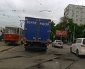 Дорожное покрытие, примыкающее к трамвайным путям на пешеходном переходе перед перекрёстком на ул. Чапаева (дом 21А) - Иристонская, находится в ненормативном состоянии.
