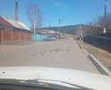 Новообразование дефекта дороги по улице Гагарина. Продавливание покрытия на примерно 20 см. Искрошился асфальт новый. выбросы покрытия вокруг. Дефект размером около 2 метра на 3 метра в связи с незначительной толщиной асфальта. Ведет в школу требует устранения. Ямочный ремонт требуется.
