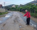 Болше 5 лет !!! абсолютно разбитая дорога при въезде в курортное село