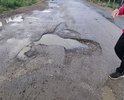 Болше 5 лет !!! абсолютно разбитая дорога при въезде в курортное село