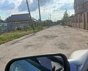 На данном участке ул.Седова, проходит грунтовая дорога без покрытия с глубокими ямами. Дорога находится в ненадлежащем состоянии, что представляет явную опасность для участников дорожного движения, наносится имущественный вред большому числу участников дорожного движения в результате износа и поломок подвески, дисков, покрышек и других частей автомобилей, нарушается право на безопасные условия передвижения.