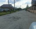 На данном участке ул.Седова, проходит грунтовая дорога без покрытия с глубокими ямами. Дорога находится в ненадлежащем состоянии, что представляет явную опасность для участников дорожного движения, наносится имущественный вред большому числу участников дорожного движения в результате износа и поломок подвески, дисков, покрышек и других частей автомобилей, нарушается право на безопасные условия передвижения.