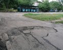 Многочисленные большие, глубокие ямы. Разбита дорога вдоль всего двора по ул.Северная6А г.Невинномысск.