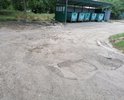 Многочисленные большие, глубокие ямы. Разбита дорога вдоль всего двора по ул.Северная6А г.Невинномысск.