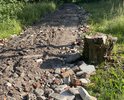 Засыпали дорогу развалинами от какого-то здания, с мусором, банками, и железной мантировкой, которая торчит из этих кирпичей! Здесь проехать на автомобиле не реально - не оставив колеса и брюха!