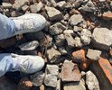Засыпали дорогу развалинами от какого-то здания, с мусором, банками, и железной мантировкой, которая торчит из этих кирпичей! Здесь проехать на автомобиле не реально - не оставив колеса и брюха!