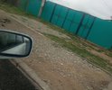 ПЕШЕХОДНАЯ ДОРОЖКА ПРИМЫКАЮЩАЯ К ПРОЕЗЖЕЙ ЧАСТИ В ДАННОМ МЕСТЕ НЕДОАСФАЛЬТИРОВАНА. БОРДЮРЫ УСТАНОВЛЕНЫ, ГРАВИЙ НАСЫПАН. НЕДОДЕЛАНО.