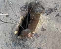Дорога убитая вконец много лет: ямы, ухабы. Личные автомобили жителей и собственников участков постоянно также убиваются на этой дороге. Срок службы амортизаторов, шаровых опор, стабилизаторов, пружин, шарниров значительно снижается. Аварийные и другие службы: скорая, такси очень нехотя соглашаются ехать. Кольца разошлись на одном из участков, что создало прямоугольную яму размерами примерно 40х80 см, и глубиной более полуметра. Дети на велосипедах рискуют получить серьезную травму. Администрация ссылаясь на нехватку денег отказывается ремонтировать.