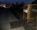 Добрый день. На ул.Володарского локальный искусственный дефект. Поскольку часто проезжаю данный участок дороги, знаю что этот вырез существует более 2 лет. Я так понимаю исполнители работ не в том месте вырезали участок дорожной одежды и исправлять не захотели. 
На этом участке нет осветительных опор и нет освещения дороги, и водитель который не знает про вырез в дороге постоянно наверное применяет экстренное торможение. 
Если возможно, то надо хотябы присыпать, а в лучшем случае привлечь исполнителя работ к ответственности (хотя кто сейчас признается). Хорошего дня и спасибо за внимание.