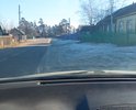 Отсутствует пешеходная дорожка и велодорожка. Пешеходы двигаются по обочинам дорог в темное время суток не видно людей на обочинах. Грунт песок. Дорога к магазину Багульник часто используется. выходит на место где останавливается школьный автобус часто используется детьми. Так же ведет к ГИБДД.