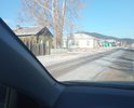 Нет пешеходной дорожки. Люди ходят или по обочине дороги или по грязи. Профиль и ширина обочины позволяют сделать шириной 1 метр, грунт почва ниже уровня дорожного полотна на 50 см. Уклон идет в сторону Холзаново примерно 6 градусов. Необходимо рассмотреть вопрос участия в программах республики или из местного бюджета или скомпилировать финансовую часть.