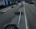 Сделали новый тротуар и асфальт, но почему те кто делали ремонт, забыли про коммуникации под асфальтом?  Из-за чего произошел обвал и дыры на дороге.