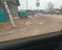 Нет пешеходного тротуара. Жители ходят по дороге что затрудняет дорожное движение. Дети ездят по узкой дороге на велосипедах что создает аварийные ситуации. В СССР был план построить где фотографирую пешеходные дорожки но в 90-ых годах все остановилось. Ширина обочины у дороги позволяет сделать так как планирование предполагало данные мероприятия. Средства для этого экономический отдел может изыскать нет волшебной каманды от главы Района на это и взаимодействия с главой поселения. Письма все сделаны общественные обсуждения проведены. Население выступает за!! В Бюджетном комитете все письма где изыскать средства имеются. В настоящее время у нас ездят экипажи ДПс проверяют мои фото скоро будет сделаны выводы по работе бюджетного отдела Райфо Района и расчетам затрат на дороги. Наблюдается намерянное завышение стоимости дорожных работ и сокрытие бюджетных средств хватающих для проведения таких работ. В том числе мой опыт можно масштабировать на всю республику ситуация везде одинаковая. Все письма по экономии и изысканиям в региональный штаб сделаны ответов нет.