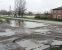 Перекресток ул. Фрунзе/ул.Николая Островского в г.Сальске, в ужасном состоянии. Яма становится все больше и глубже. Прошу принять меры по устранению. Перекрестку необходим ремонт.