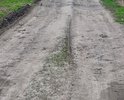 Выезд от гаражей происходит на ул. Николая Островского, г.Сальск. Большие ямы, при проезде машины цепляют днищем. Необходимо провести грейдирование.