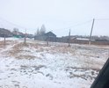 При отведении Земельным Комитетом земельного участка под ИЖС не учтено наличие дороги отсыпанной силами жителей и проезд, то есть дальнейшая протяженность улицы теперь проходит по болотистой низине. Владелец участка уже начал загораживать территорию загораживая проезд отсыпанный жителями. При отводе участка Комитет должен учитывать такие моменты и давать задания хоз-транспортному отделу отгребать дорогу на новый участок. 29.03.2023 года будет подано обращение через Госуслуги. Решаем вместе об этом. Пока наношу на карту. Грубый просчет Районной администрации если учесть что земельный комитет и дорожный фонд в одном отделе находятся. Нет согласованных действий по разрешительным мероприятиям. Допускается конечно самозахват, но изучается по факту. Градостроительный кодекс четко очерчивает полномочия проезд должен быть сформирован так, чтобы коммунальная техника проходила свободно, а дорога была отсыпана МСУ. Этого не сделано.