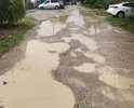 Проезд по кварталу затруднён,а после дождя практически невозможен.
