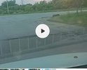 На протяжении всего Маклецкого шоссе, вся дорога в огромных ямах.
