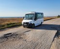 дорога в убитом состоянии, нужно сделать ямочный ремонт