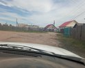 На перекрестке Коммунальной улицы разрушение полотна асфальтового. Проезд затруднен сильно. Ямы, выбоины, бугры, куски асфальта. Уклон со стороны Церкви примерно 6 градусов.Сам проезд имеет ложбину асфальтовую требующую асфальтирования ( делался для стока воды с водонапорной башни стоящей рядом). Водосток необходим асфальтовый в стороне от дороги. Место имеется для этого.Асфальт разуршается частично требуется асфальтирование.