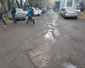 Разместил фотографии дороги в микрорайоне  Академгородка  города Красноярска возле домов номер 12 ,7 ,10 ,10А .....