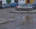 Проезд в сторону домов ужасен, зимой застревают не только легковые машины, но и автобусы