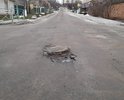 Старая убитая дорога, куча выбоин и латок.Ездить не комфортно.Требуется капитальный ремонт.Также требуется проверить освещение и ливневки, если их нет то нужно сделать.