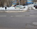 Имеются установленные знаки "Пешеходный переход". Разметка пешеходного перехода практически полностью стерлась. Из-за этого часть автомобилей не уступают дорогу пешеходам, создаются аварийные ситуации. Пешеходный переход расположен рядом с домом 2 по улице Сокольнический Вал, г. Москва.