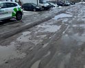 Состояние дороги   является недопустимыми в соответствии с требованиями государственных стандартов. 
На данный момент дорога как таковая отсутствует вообще, как и тротуар для движения пешеходов,  вследствие чего в 23 января 2024 к дому N5 по ул.архитектора Белова не смогла подъехать машина скорой помощи, в данном случае все обошлось, но в последующих случаях может закончится летальным исходом.
Жители дома N5 по ул.архитектора Белова неоднократно получали отписки о готовности ответственных организаций отремонтировать дорогу,  но все находится на этапах разнообразных согласований и планирований, а дороги так и нет.
На основании вышесказанного, прошу провести проверку и  принять меры.