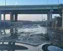 на дороге вода, под водой ямы