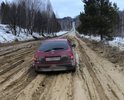 Дорожное покрытие просто отсутствует. Грязища, глина. Невозможно проехать людям. Опасно. 250 семей месят глину, дышат пылью и калечат машины в 8 км от Новосибирска
