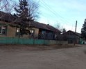 Набережная улицы Кооперативная выходит на проезд Горького. Дороги почти нет. Грунт глиняный берег и частично отсыпан ПГс. Необходимо поднять слой дорожной одежды выше при высоком уровне осадков поднимается вода и может топить улицу вплоть до Горького. По улице необходимо сделать глинянозернистую смесь с ПГС с выемкой в проеме с проулка для сточной воды с горы ( Скалы). Выемка в дороге отсыпается с Камня крупного чуть выше уровня обычного подъема воды для естественного дренажа. При этом оставить участок для ественной фильтрации воды за дорогой в проулке с устройством глиняной чаши для выпаривания воды. Отсыпав вокруг брустверы. Сооружение сложное поэтому судя по всему старые работники администрации не знали как решить вопрос. Это в комплексе решит проблему возможного затопления улицы Кооперативной в период выского цикла осадков, который начался в регионе и стране. ФОНД ГО и ЧС так же может быть использован.