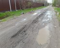 Здравствуйте! Состояние дороги по улице Донская в д.Ярлыково го Домодедово находится в ужасном состоянии. Дорога грунтовая, вся разбита, ямы, колдобины, ни пройти ни проехать нормально невозможно. Машины местами буксуют.