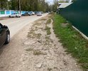 Тротуар от дома № 6 по улице Прудинская до пересечения с улицей Лесная, в ужасном состоянии. По данному участку ходят очень много жителей округа и не только, так как вблизи данного тротуара находится детский сад, школа, военкомат и колледж.