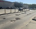 Перед зданием по адресу Московская обл., городской округ Подольск, М-2 Крым, 29-й километр, д.3 (Супермаркет Мираторг) обнаружены ямы на дороге, размеры которых превышают допустимые значения. Эти повреждения опасны для водителей и пешеходов. Также из-за этих повреждений автомобилисты при съезде с автодороги М-2 Крым в сторону ул. Маршала Савицкого значительно снижают скорость движения, из-за чего в вечернее время при увеличении потока автомобилей возникает пробка. Также непосредственно на автодороге М-2 Крым в районе 29-го километра возникает опасная аварийная ситуация - многие водители для того, чтобы не стоять в пробке в крайней правой полосе, предназначенной для безопасного съезда, заезжают со второй или третьей правой полосы, задерживая поток автомобилей и создавая опасную аварийную ситуацию. Просьба в кратчайшие сроки провести ремонт покрытия дороги по адресу Московская обл городской округ Подольск М-2 Крым 29-й километр д.3