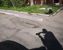 По дороге ездить не возможно она с каждым годом все хуже и хуже, максимум что делала управляющяя компания это засыпка щебнем