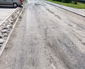 На всей территории дороги , отсутствует нормальное асфальтовое покрытие.