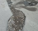 Дорога в ужаснейшем состоянии ,большие глубокие ямы более 10см глубиной, сколько лет прошло уже а никто не ремонтирует ...