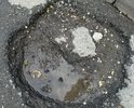 Дорога в ужаснейшем состоянии ,большие глубокие ямы более 10см глубиной, сколько лет прошло уже а никто не ремонтирует ...