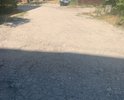 Добрый день. Хотел обратиться к вам. В городе Феодосия практически невозможно проехать к дому, по следующему адресу: г. Феодосия, ул. Челнокова, дом 78. В виду отсутствия какого-либо дорожного покрытия. Несколько лет назад, дорогу там укладывали. Но конкретно до 78 дома, она не дошла. Уже к повороту можно наблюдать неприятную картину. Для того чтобы вы могли объективно оценить ситуацию, прилагаю ещё фото изображение.
Место для пешехода абсолютно отсутствует, гражданам приходится идти вдоль дороги.
На мой субъективный взгляд, местная парковка находится слишком близко в детской площадке, что может повлечь за собой неблагоприятные последствия для здоровья детей.